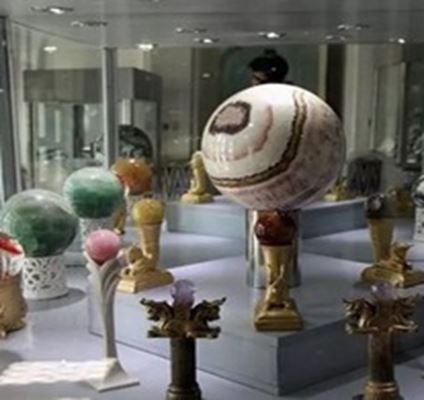 Шираз Нур теңіз мұражайы, бірегей ирандық асыл тастардың көз тартатын сұлулығы